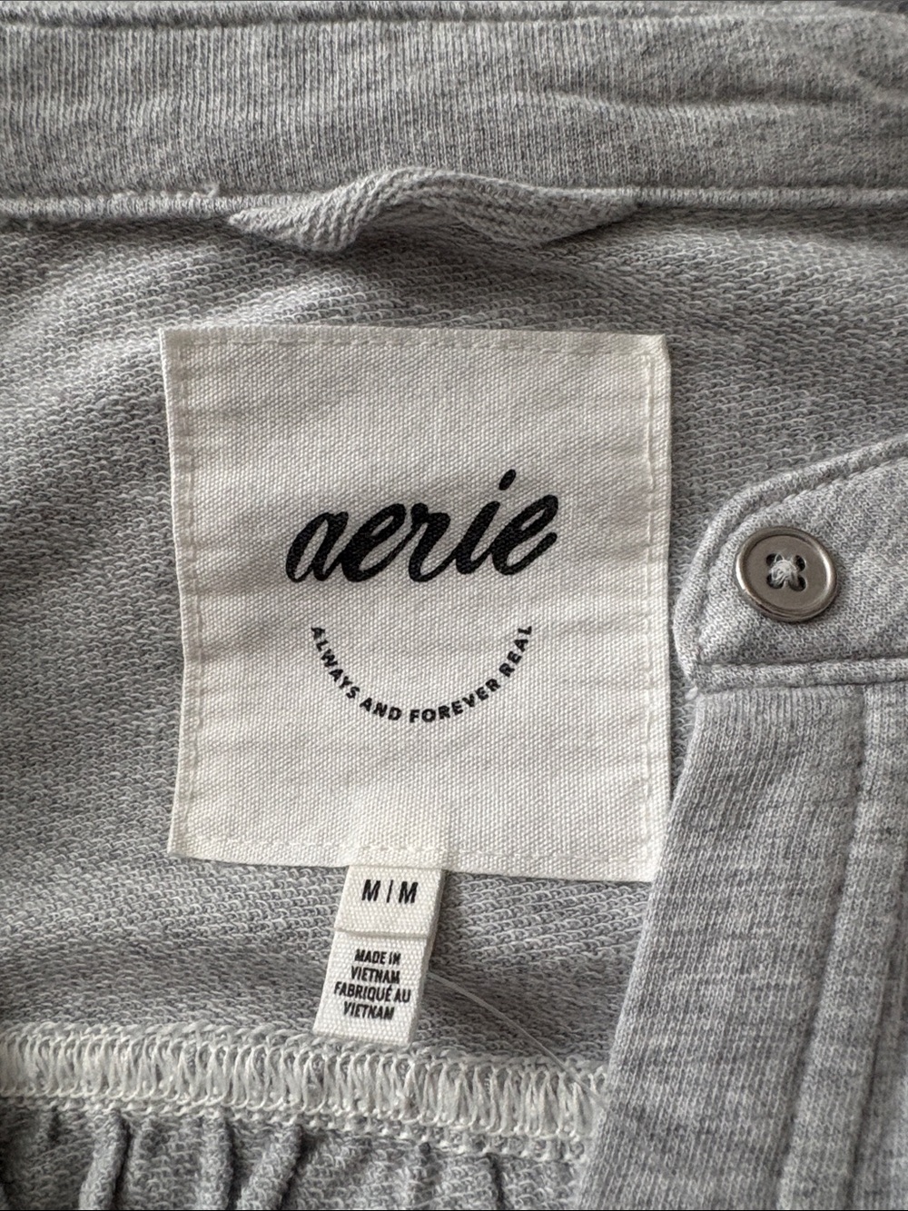 NWT Women’s aerie Light Gray Oversized Button-Down Shirt Size M - Picture 2 of 6